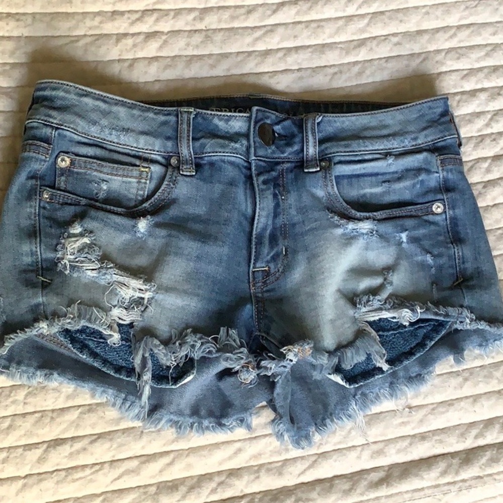 EUC AE Denim Shortie Shorts w/ embroidered pockets